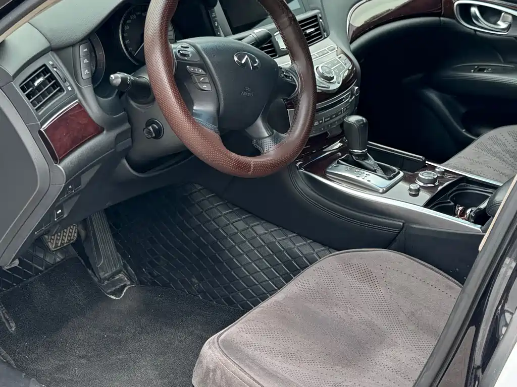 Infiniti Q70 2015 — фото 11