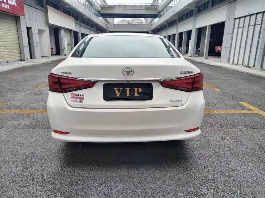 Toyota Crown 2015