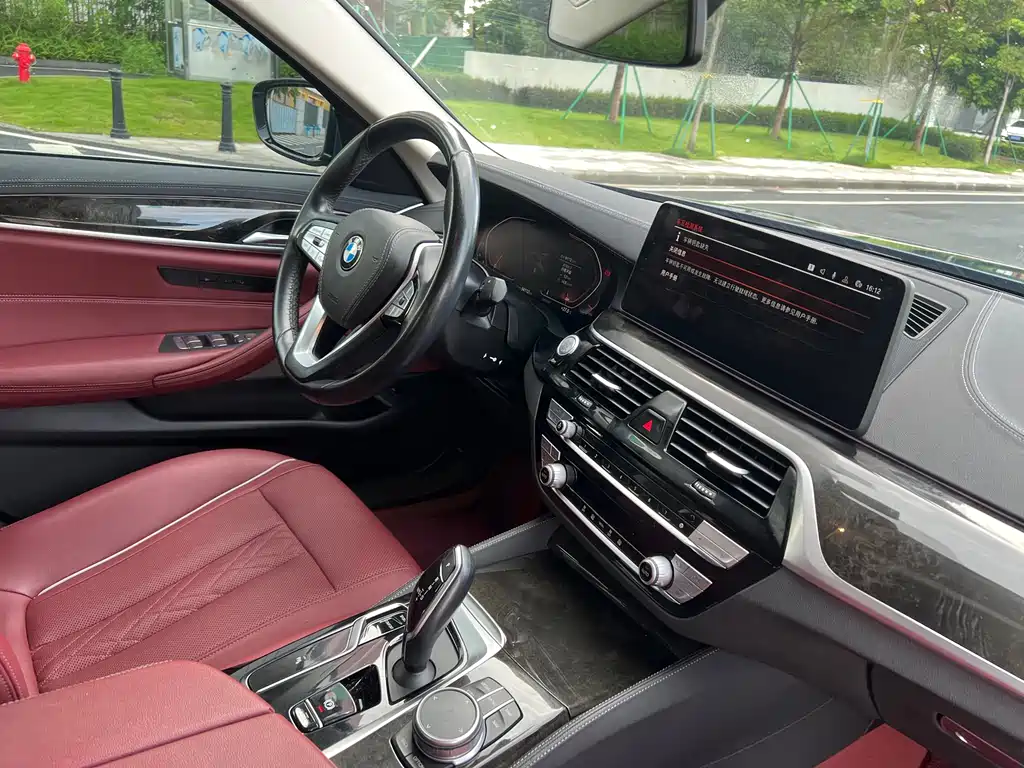 BMW 5 Series 2021 — фото 11