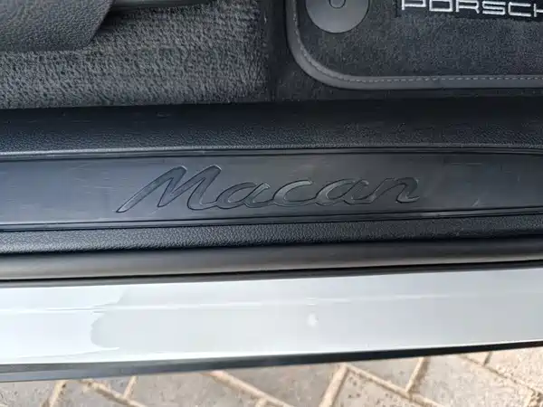 Porsche Macan 2021