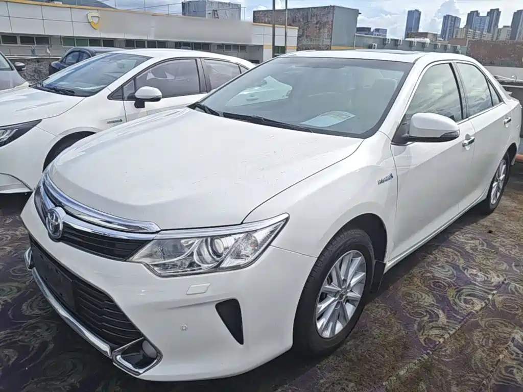 Toyota Camry 2017 — фото 1