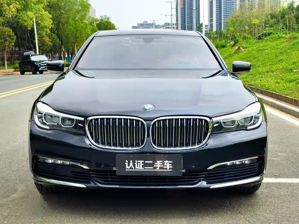 BMW 7 Series 2017 — фото 2