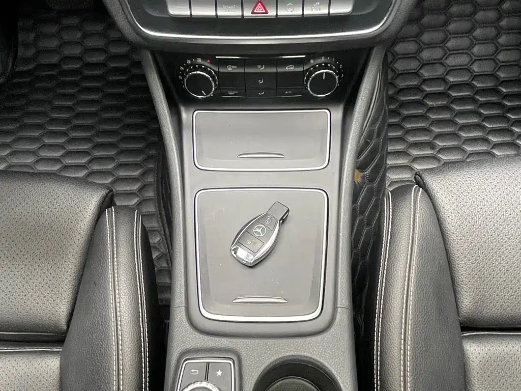 Mercedes-Benz GLA 2018 — фото 13