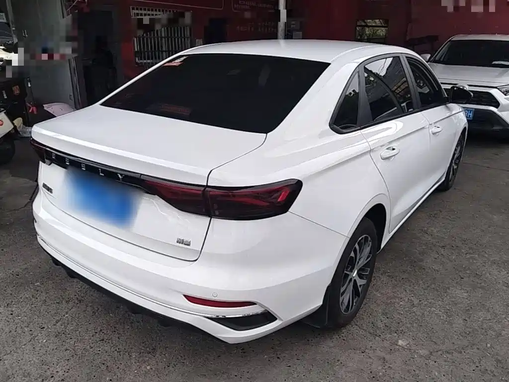 Geely Emgrand 2025