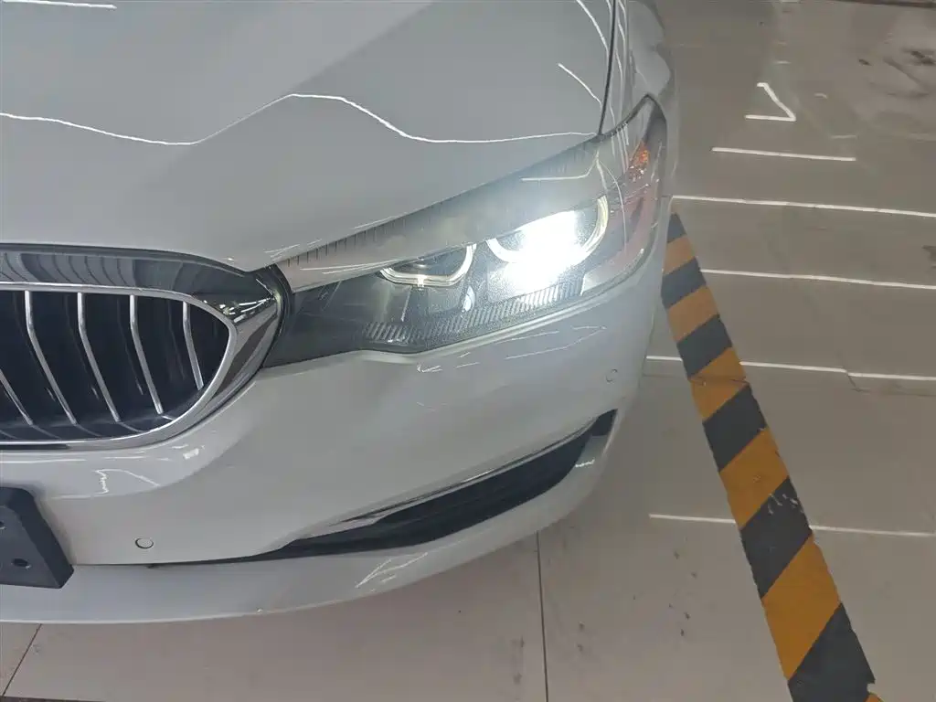 BMW 5 Series 2017 — фото 18