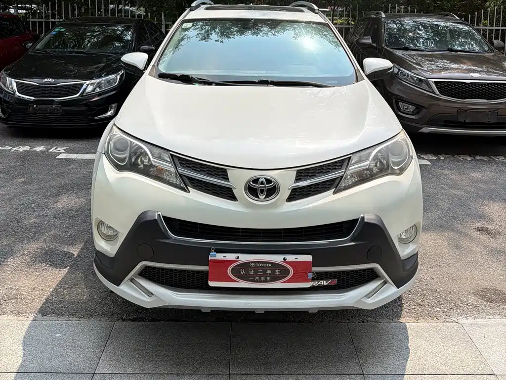 Toyota RAV4 2015 — фото 2
