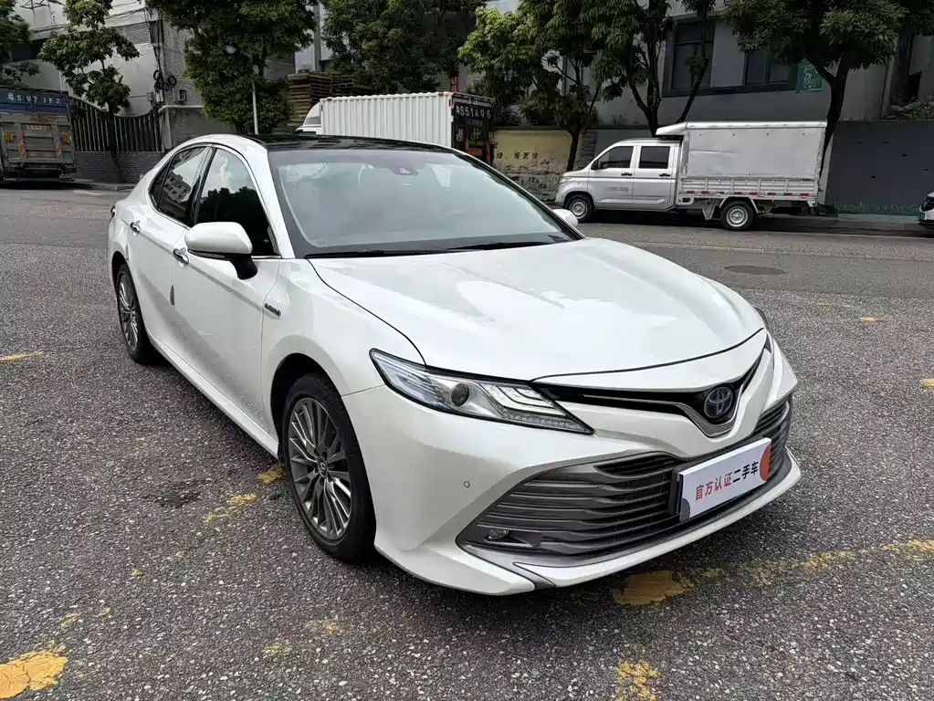 Toyota Camry 2018 — фото 3