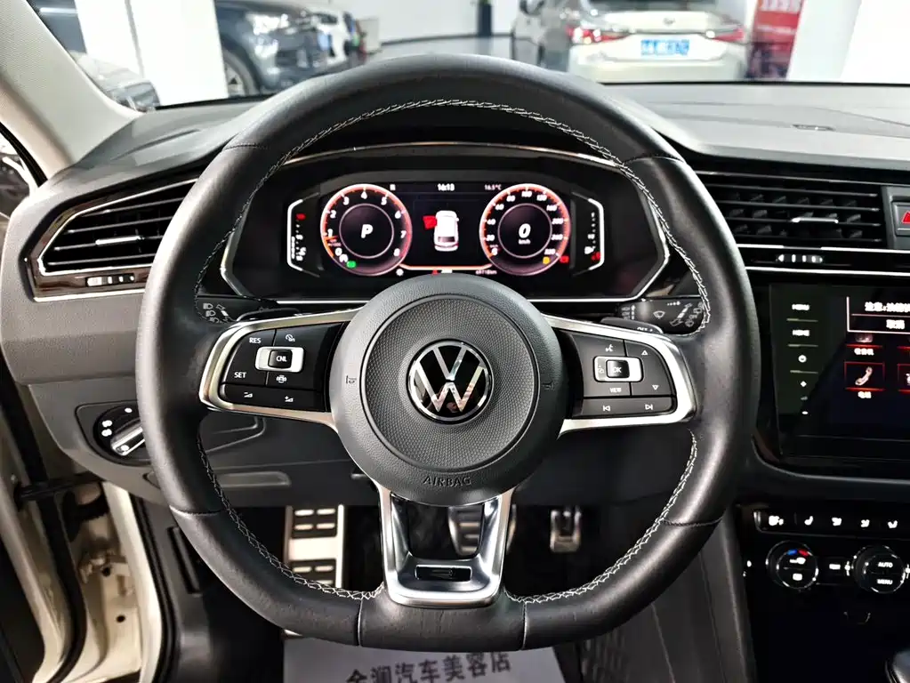 Volkswagen Tiguan L 2021 — фото 10