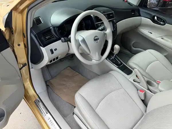 Nissan Tiida 2012
