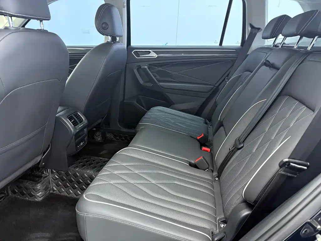 Volkswagen Tiguan L 2022 — фото 10