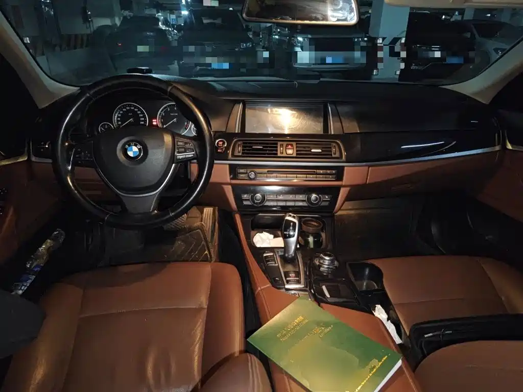 BMW 5 Series 2017 — фото 10