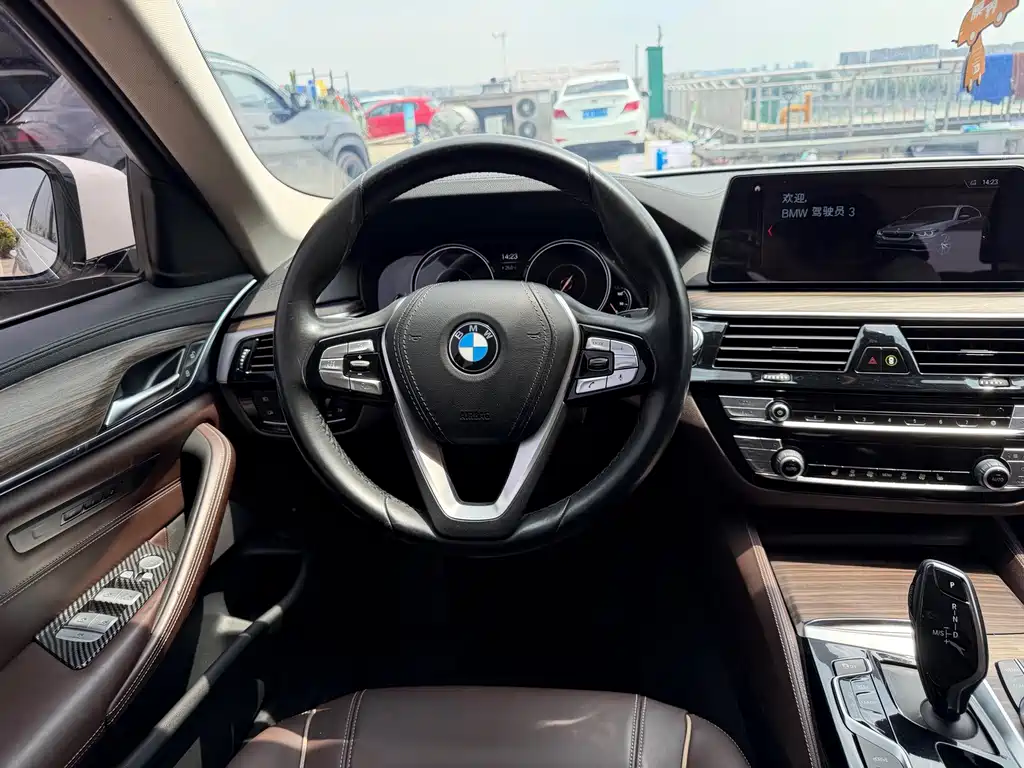 BMW 5 Series New Energy 2018 — фото 12