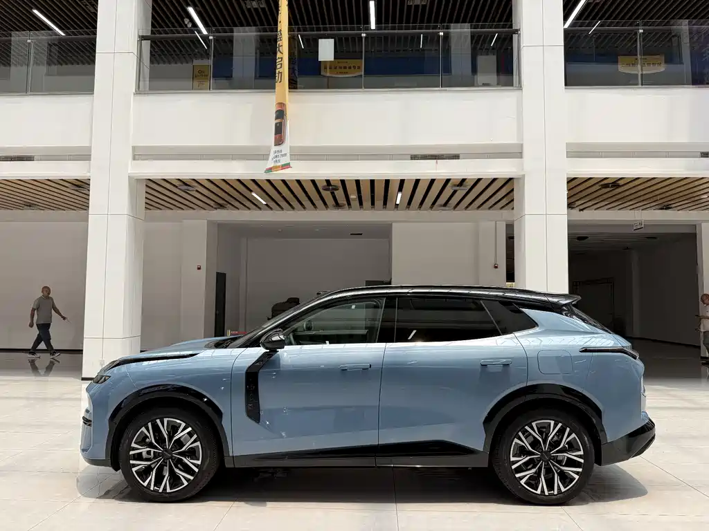 Lynk & Co 08 EM-P 2025 — фото 15