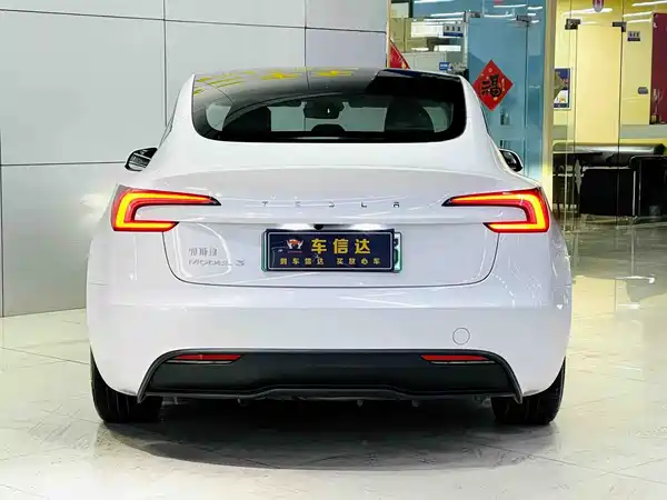 Tesla Model 3 2024