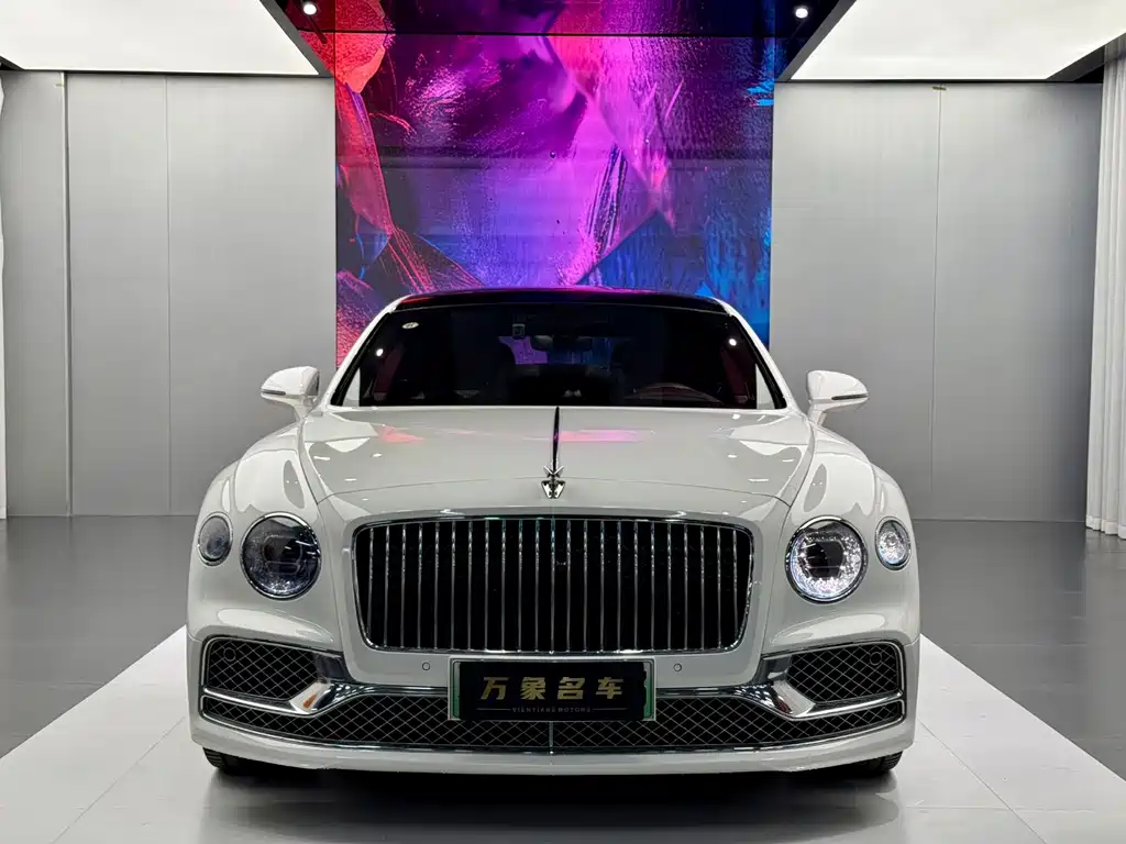 Bentley Flying Spur Plug-In Hybrid 2023 — фото 2