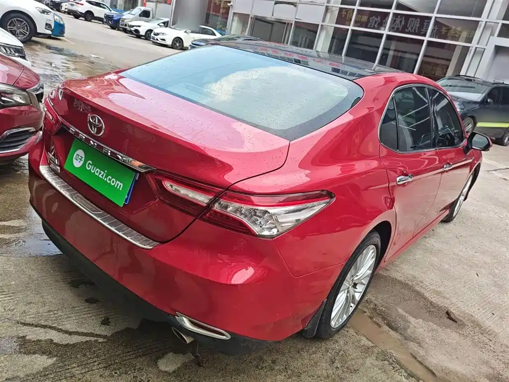 Toyota Camry 2018 — фото 7