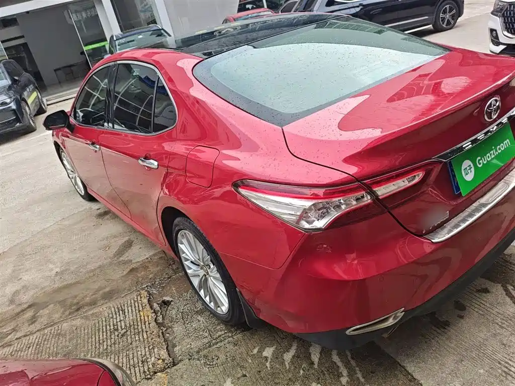 Toyota Camry 2018 — фото 5