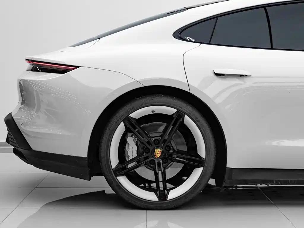 Porsche Taycan 2021 — фото 13