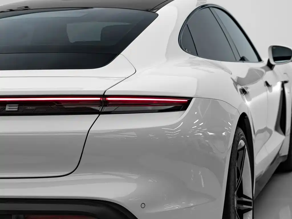 Porsche Taycan 2021 — фото 16