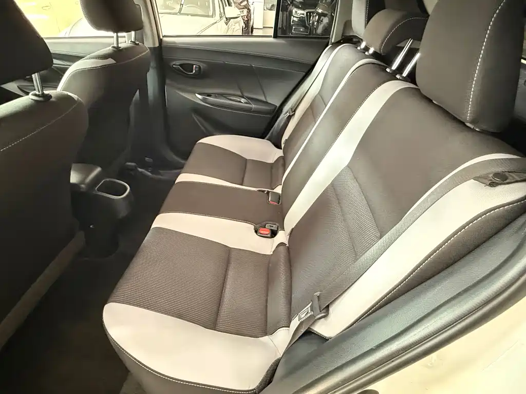 Toyota Yaris L 2022 — фото 8