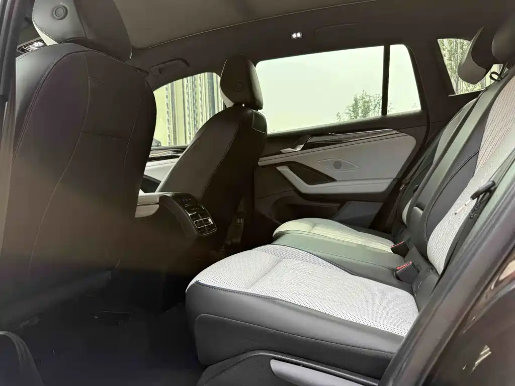 Volkswagen Tiguan L 2024 — фото 3
