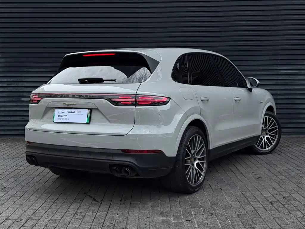 Porsche Cayenne Hybrid 2023