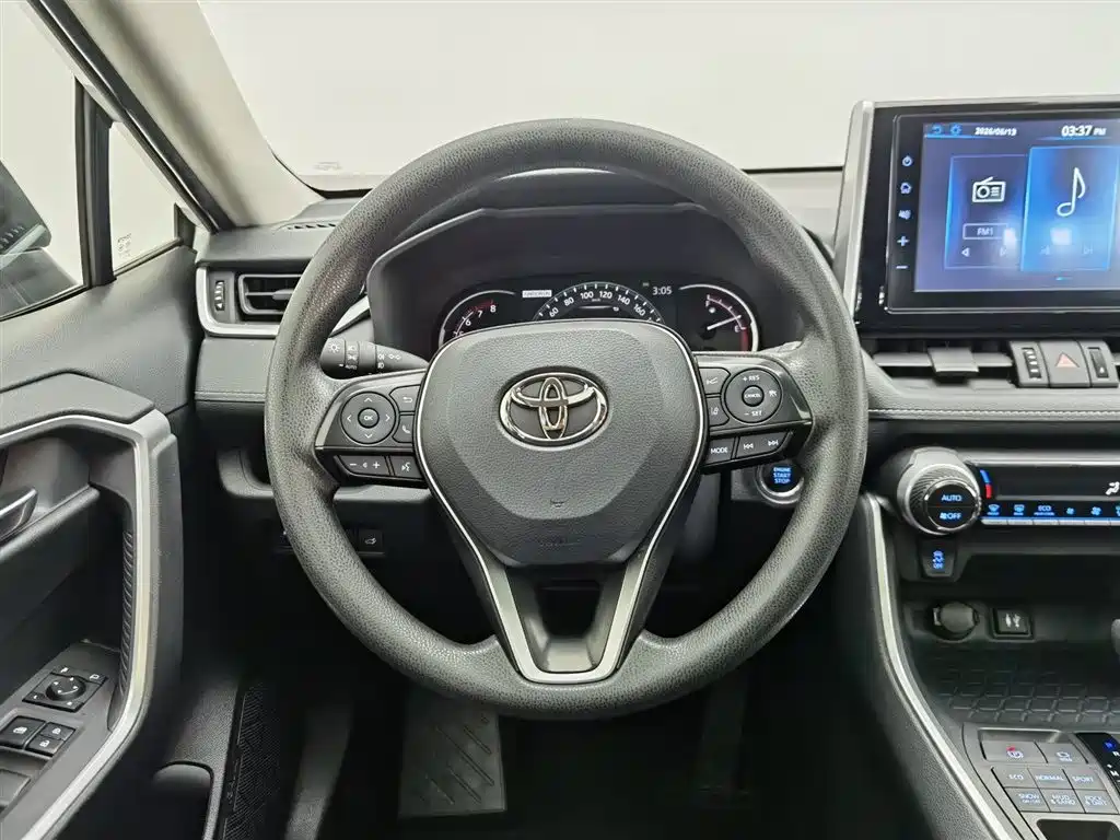 Toyota RAV4 2019 — фото 11