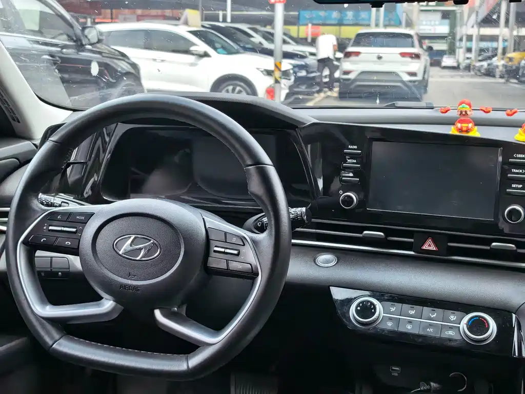 Hyundai Elantra 2023