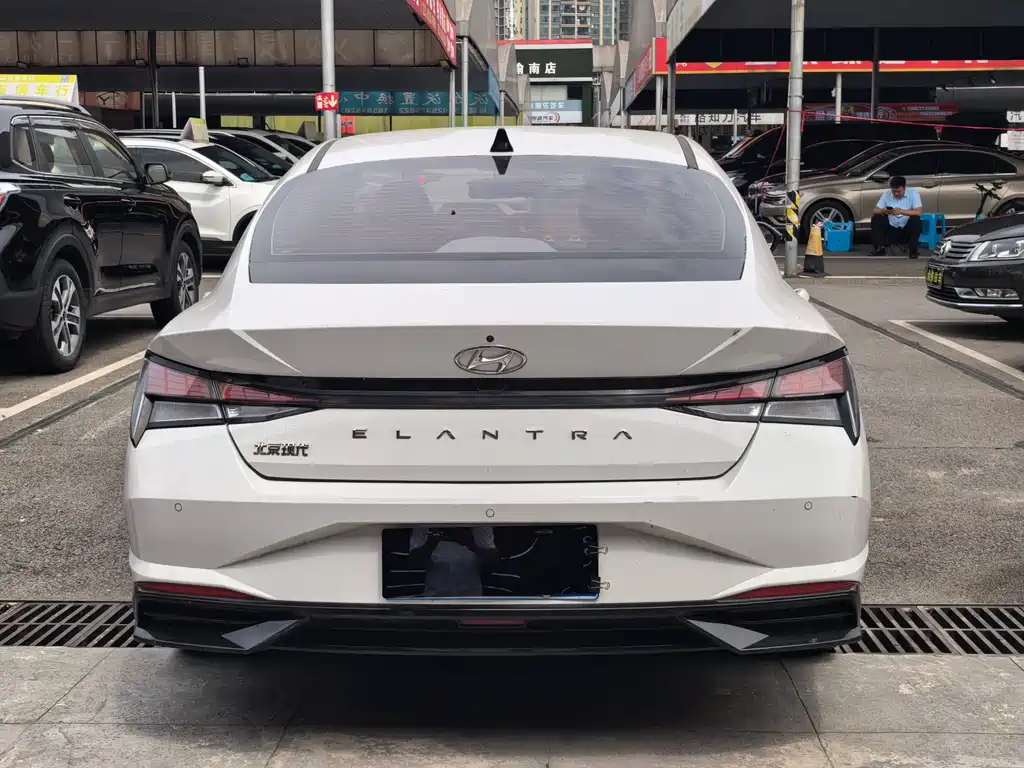 Hyundai Elantra 2023 — фото 10