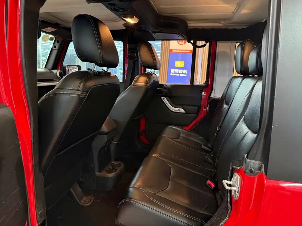 Jeep Wrangler 2018 — фото 12