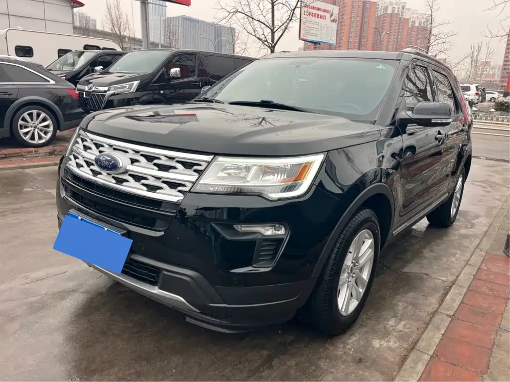 Ford Explorer 2019 — фото 1