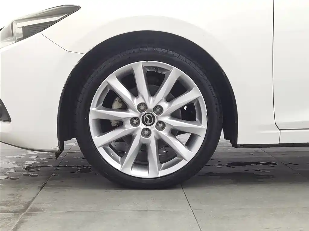 Mazda 3 Axela 2018 — фото 17