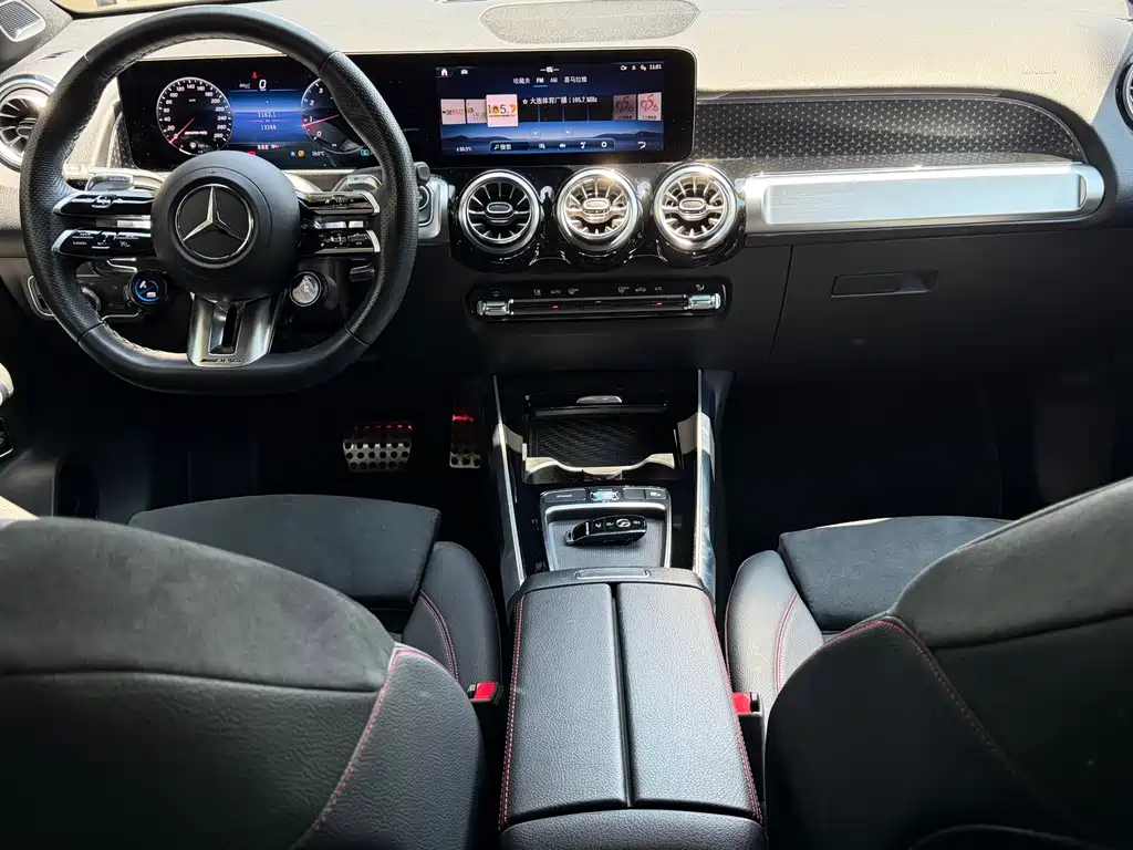 Mercedes-Benz GLB AMG 2025 — фото 12