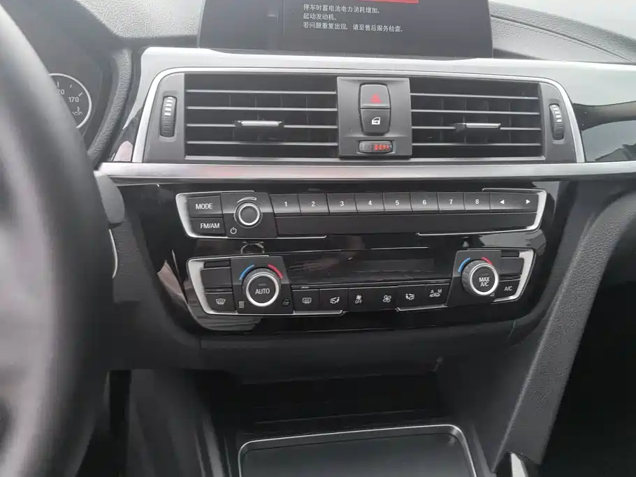 BMW 3 Series 2018 — фото 13