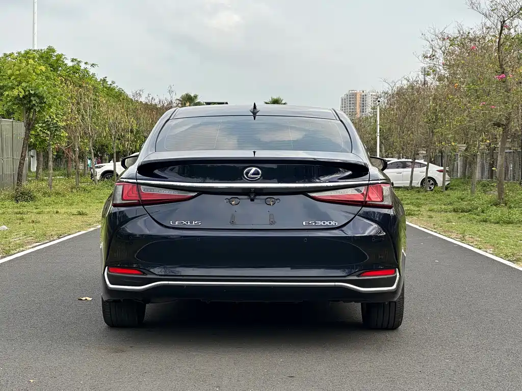 Lexus ES 2018 — фото 5