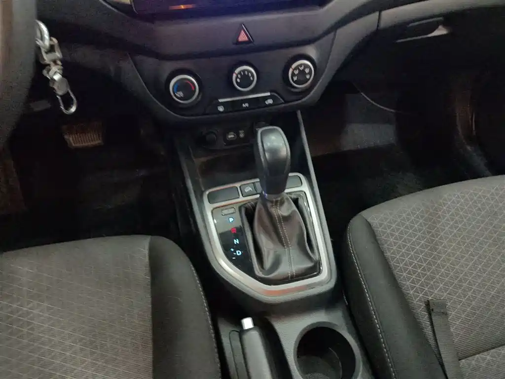 Hyundai ix25 2016 — фото 14