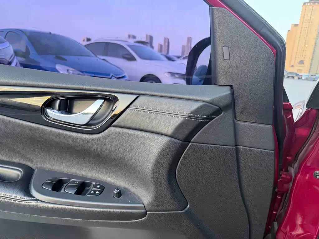 Nissan Tiida 2018 — фото 11