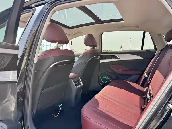 Hongqi H5 2025