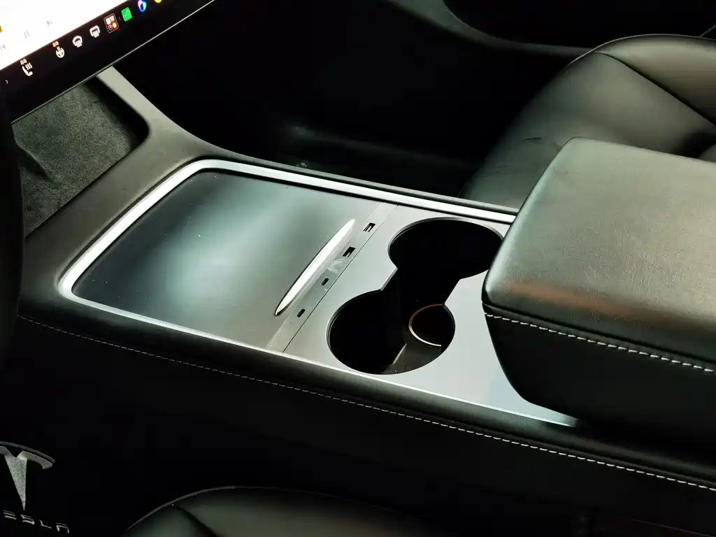 Tesla Model Y 2023 — фото 10