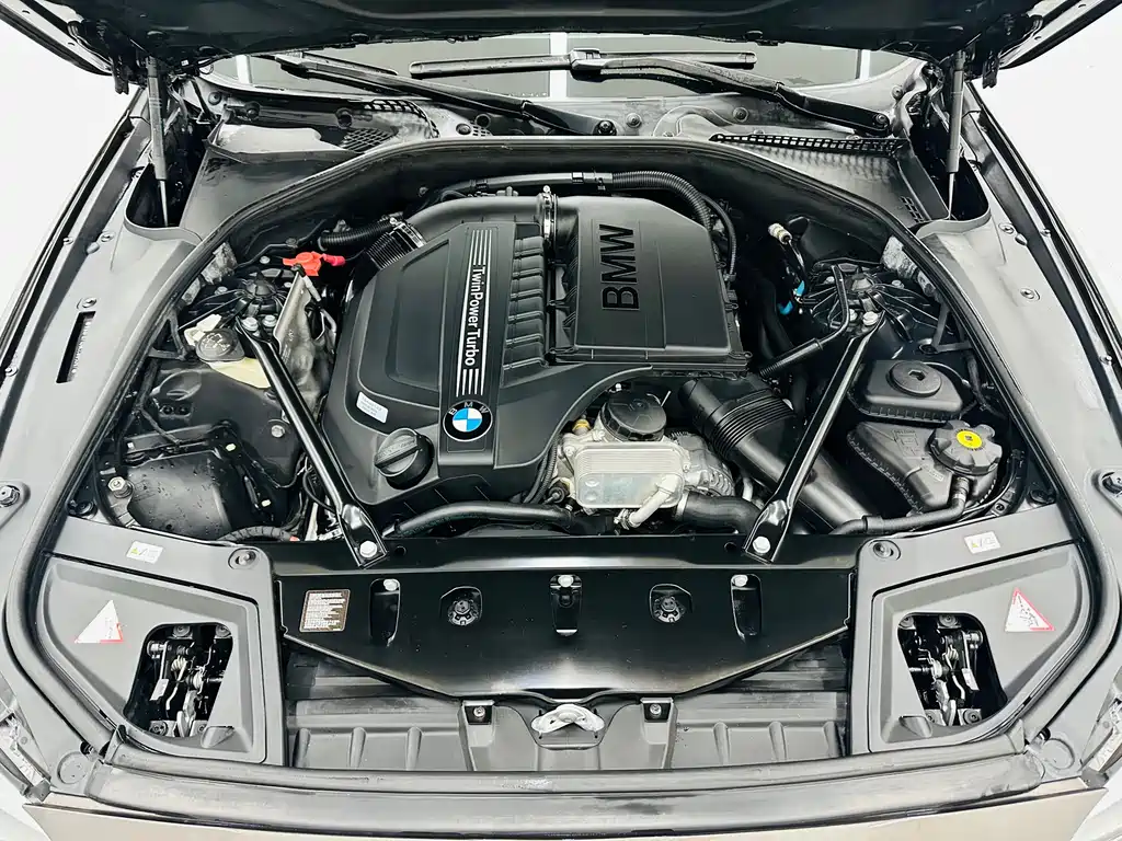 BMW 5 Series 2012 — фото 22