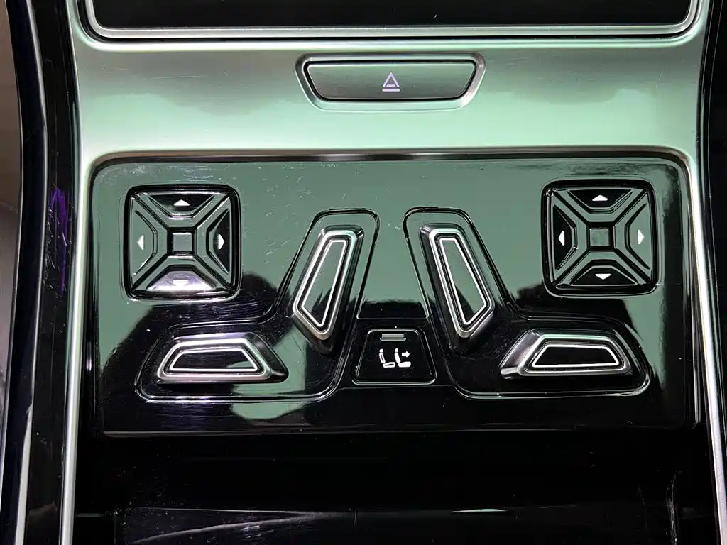 Audi A8 2021 — фото 19