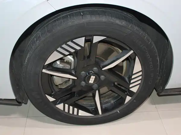 Geely Galaxy E8 2024
