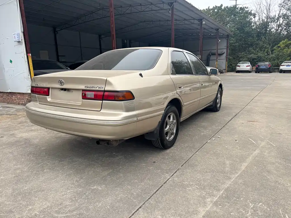 Toyota Camry 1997 — фото 4