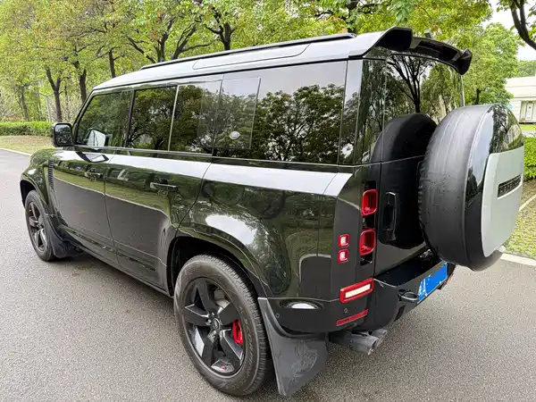 Land Rover Defender 2023