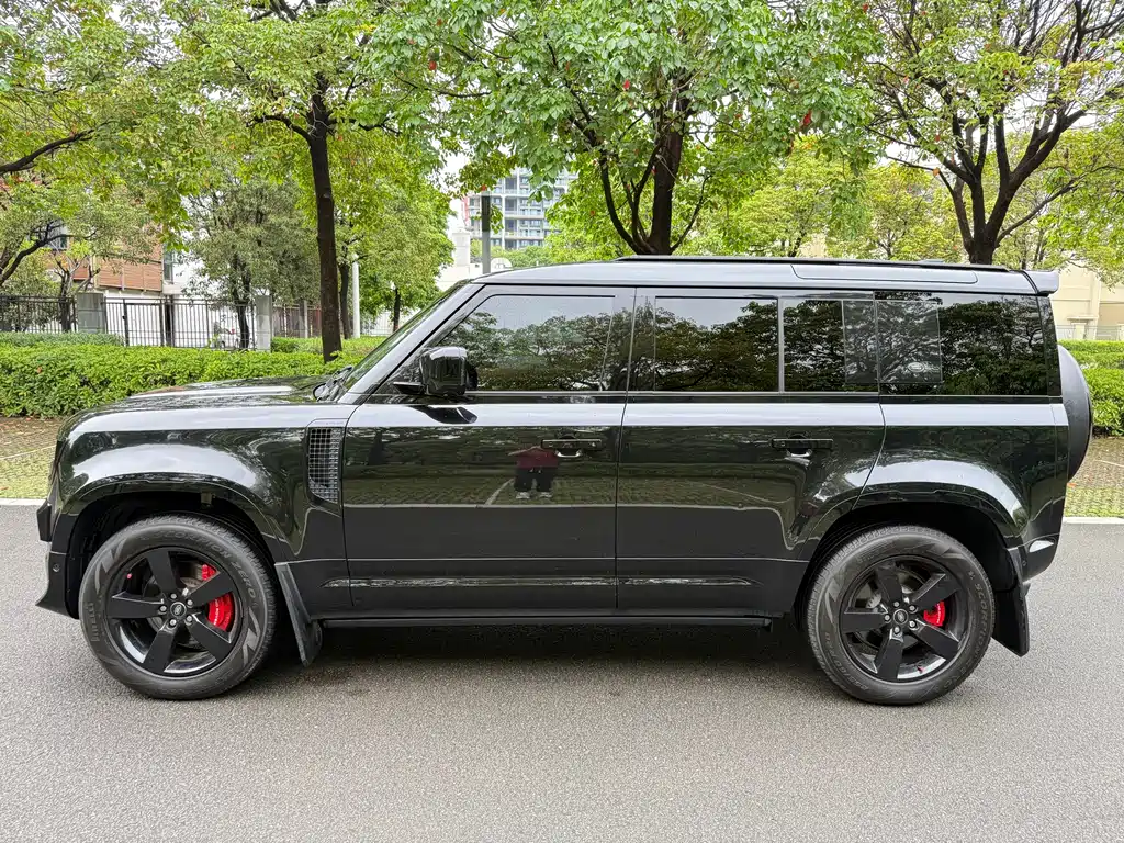 Land Rover Defender 2023 — фото 15