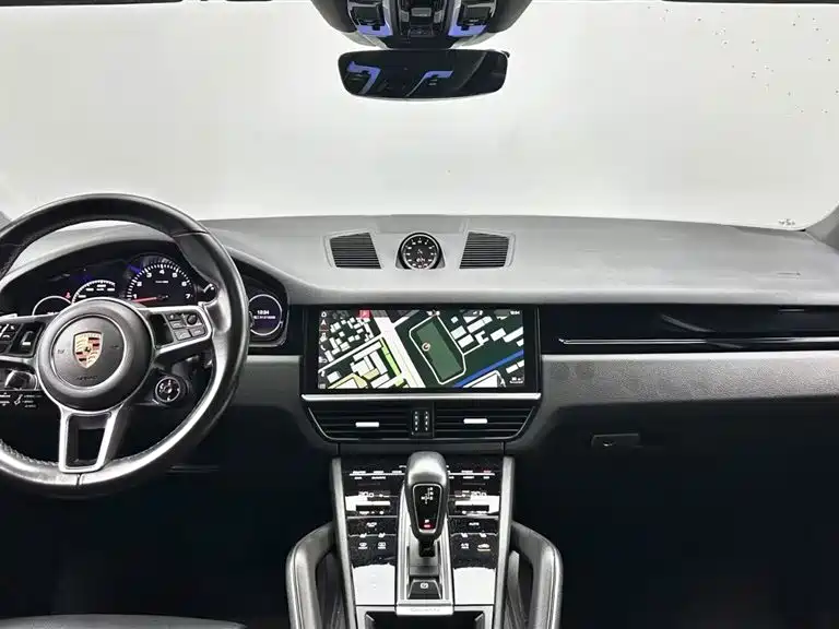 Porsche Cayenne 2018 — фото 14