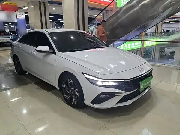 Hyundai Elantra 2025