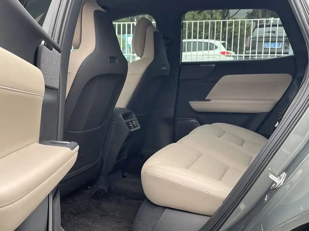 Volvo XC70 PHEV 2025 — фото 12