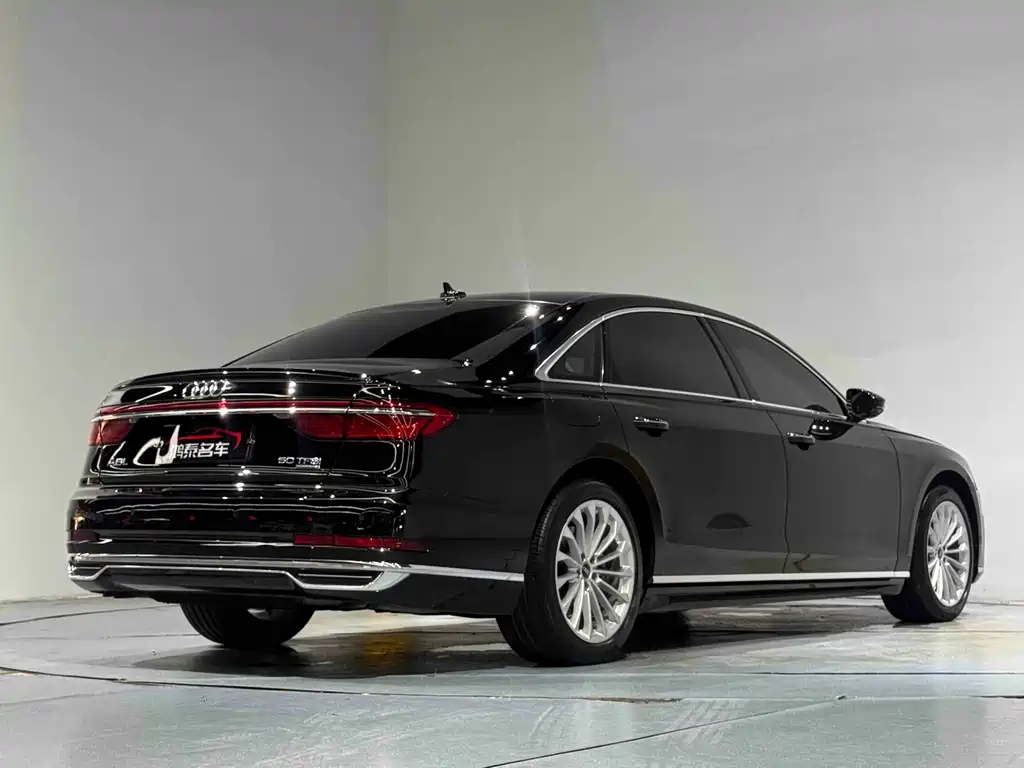 Audi A8 2022 — фото 20
