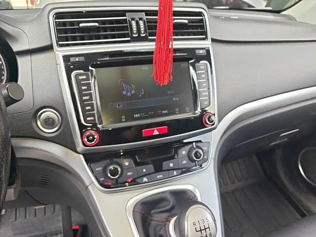 Haval M6 2017 — фото 13